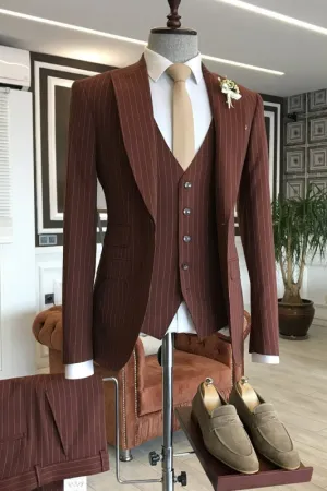 Griffith Fashionable Rufous Peaked Lapel Three-Piece Business Suit